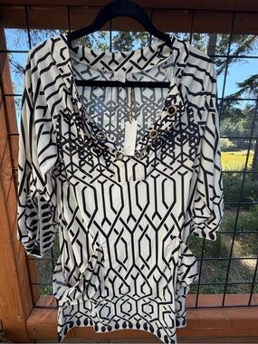 Saint Tropez West Black and White Geometric V-Neck Tunic